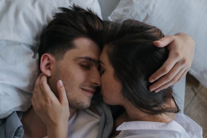 13 Signs They Slept Together